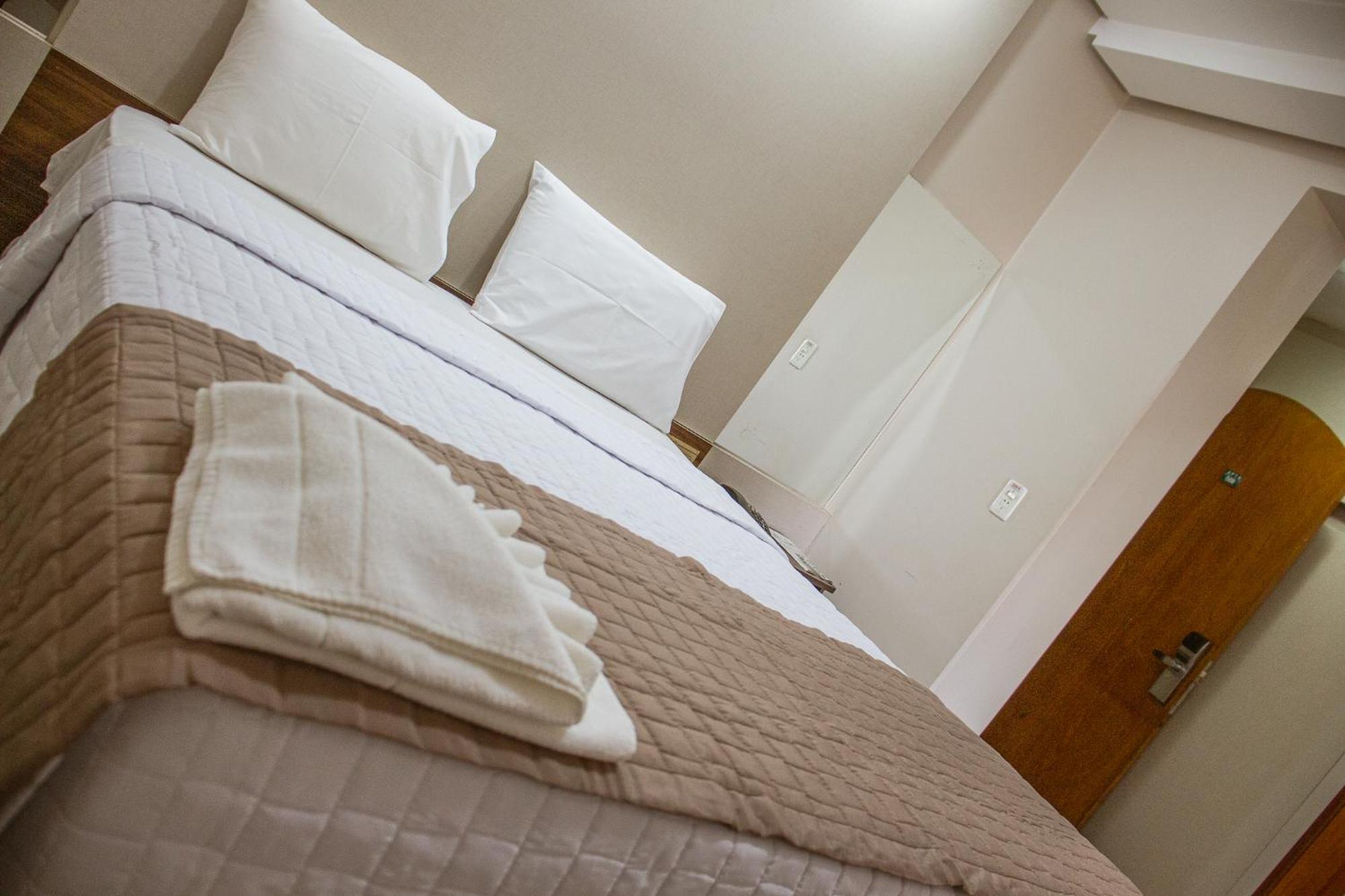 Piloes Palace Hotel Mineiros 外观 照片