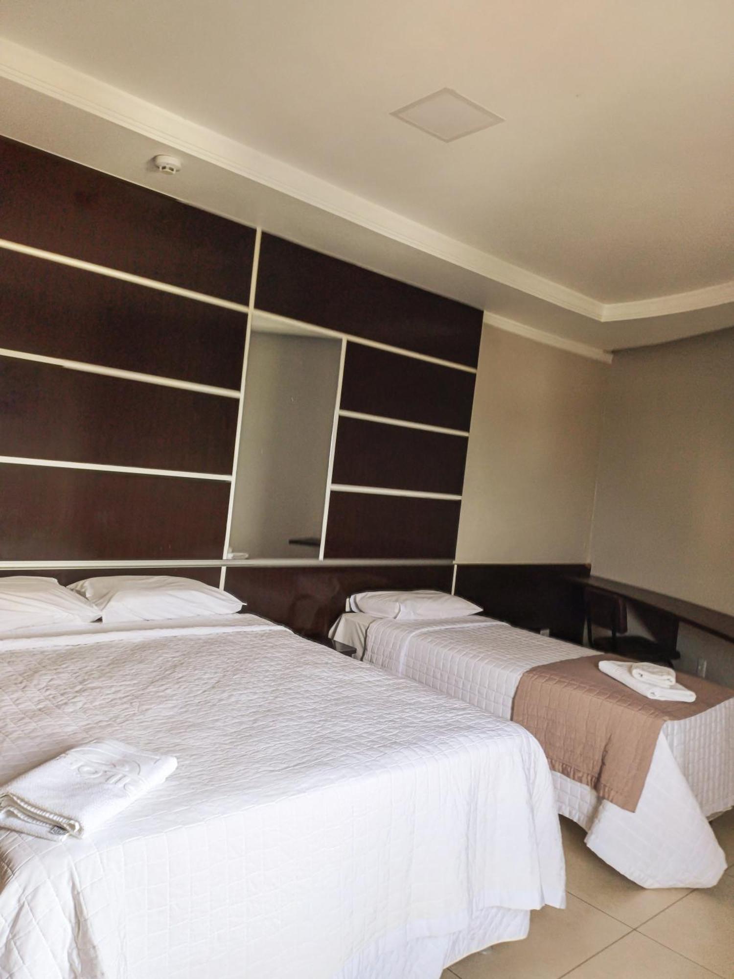 Piloes Palace Hotel Mineiros 外观 照片