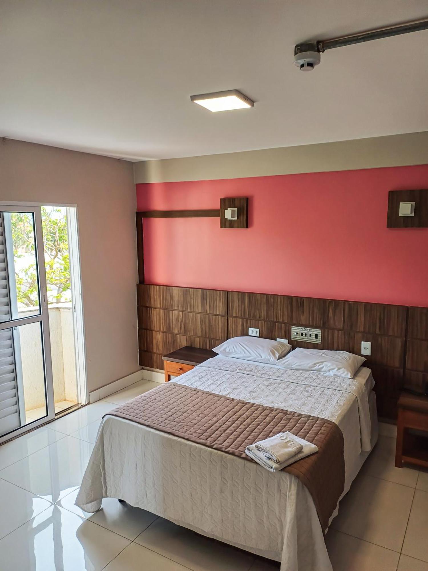 Piloes Palace Hotel Mineiros 外观 照片