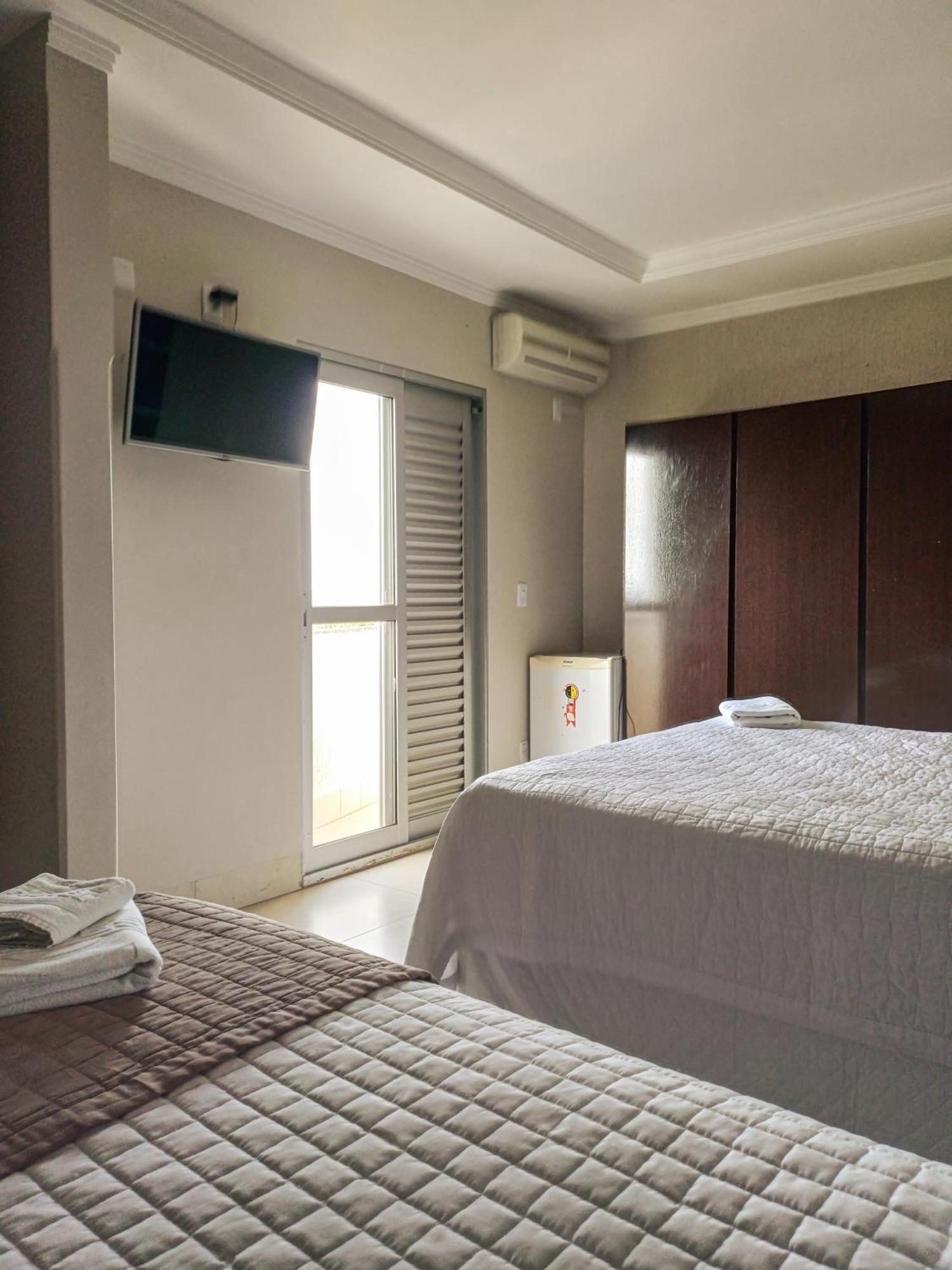 Piloes Palace Hotel Mineiros 外观 照片