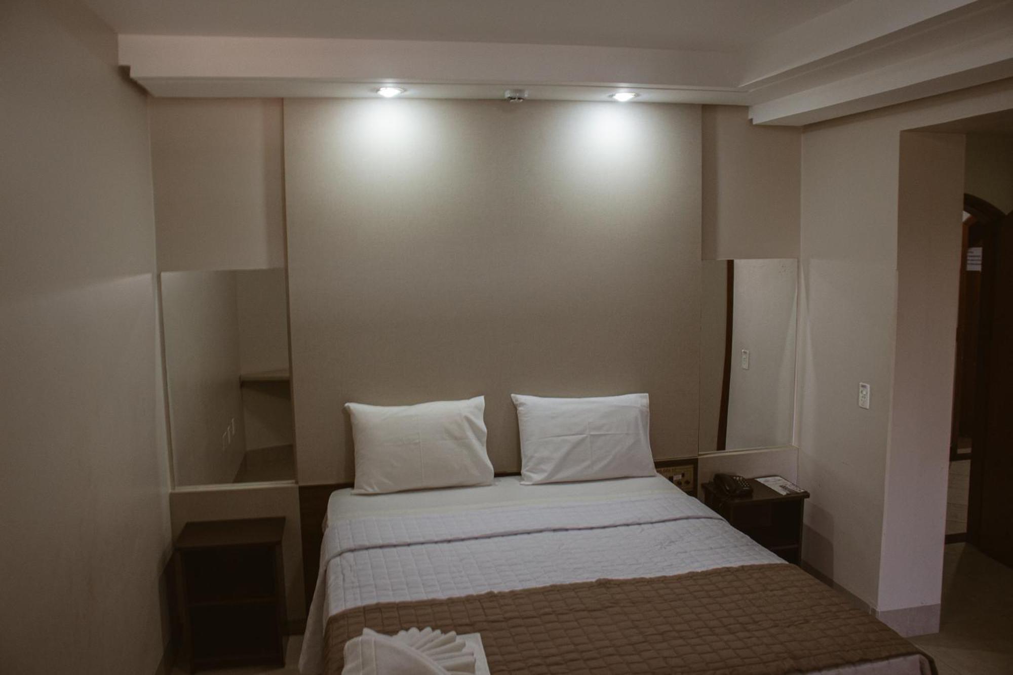 Piloes Palace Hotel Mineiros 外观 照片