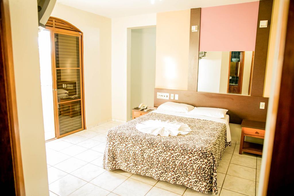 Piloes Palace Hotel Mineiros 客房 照片