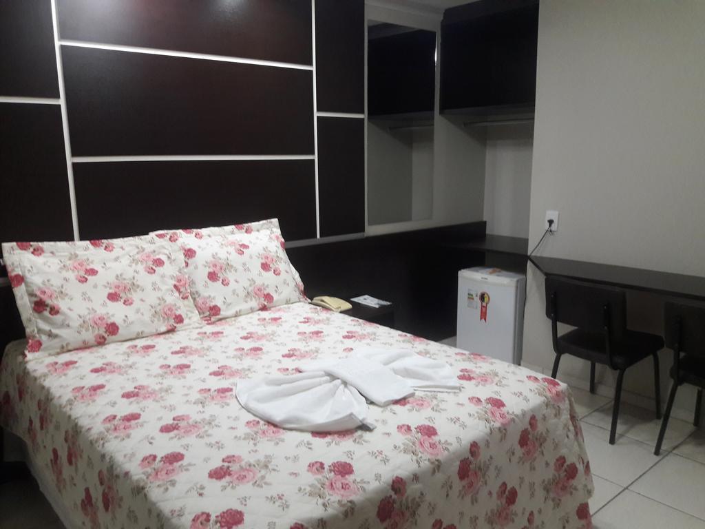 Piloes Palace Hotel Mineiros 外观 照片